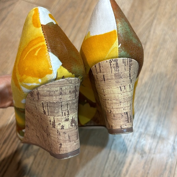 Unisa Yellow Spring Floral Wedge Size 8m - Picture 6 of 13